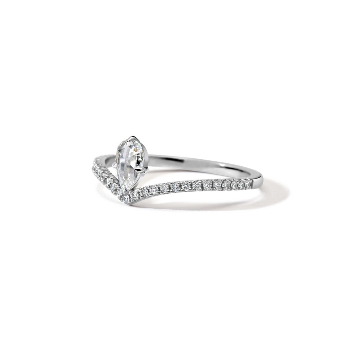18K white gold Rosecut Pear Shape Diamond