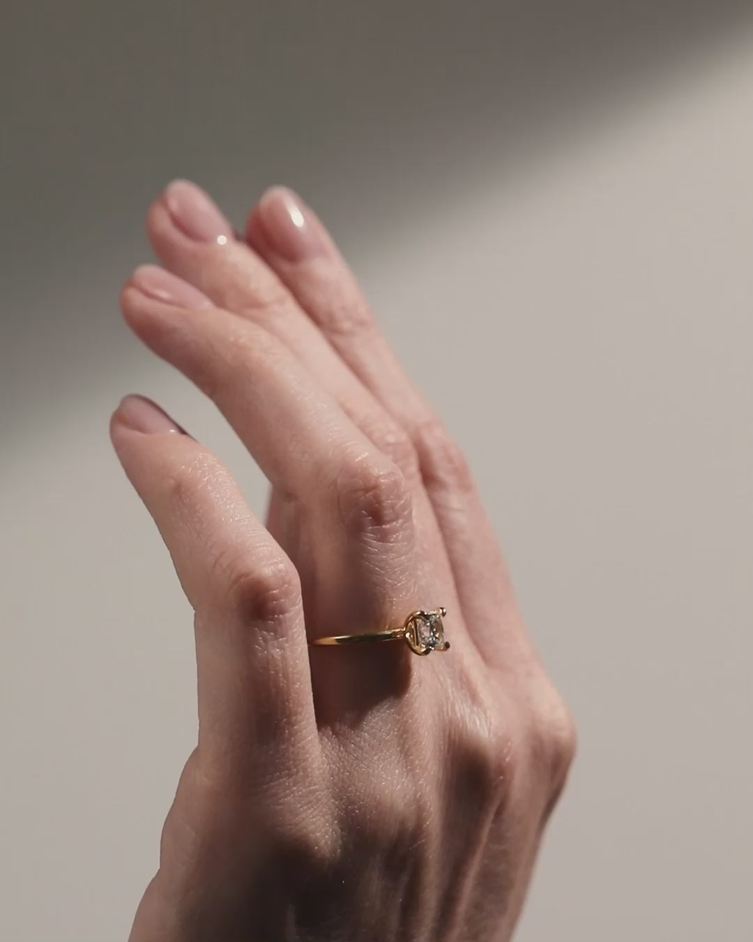 shape_princess solitaire princess diamond engagement ring gold