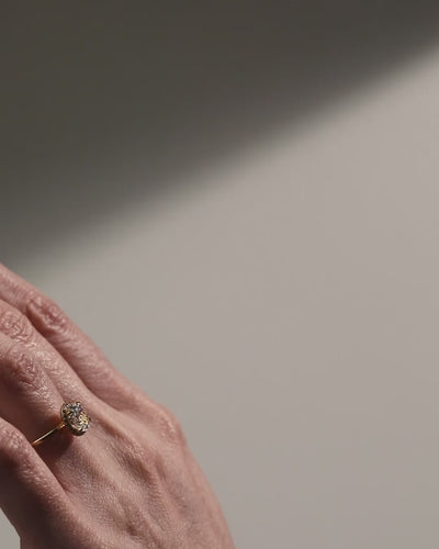 shape_oval oval halo diamond engagement ring