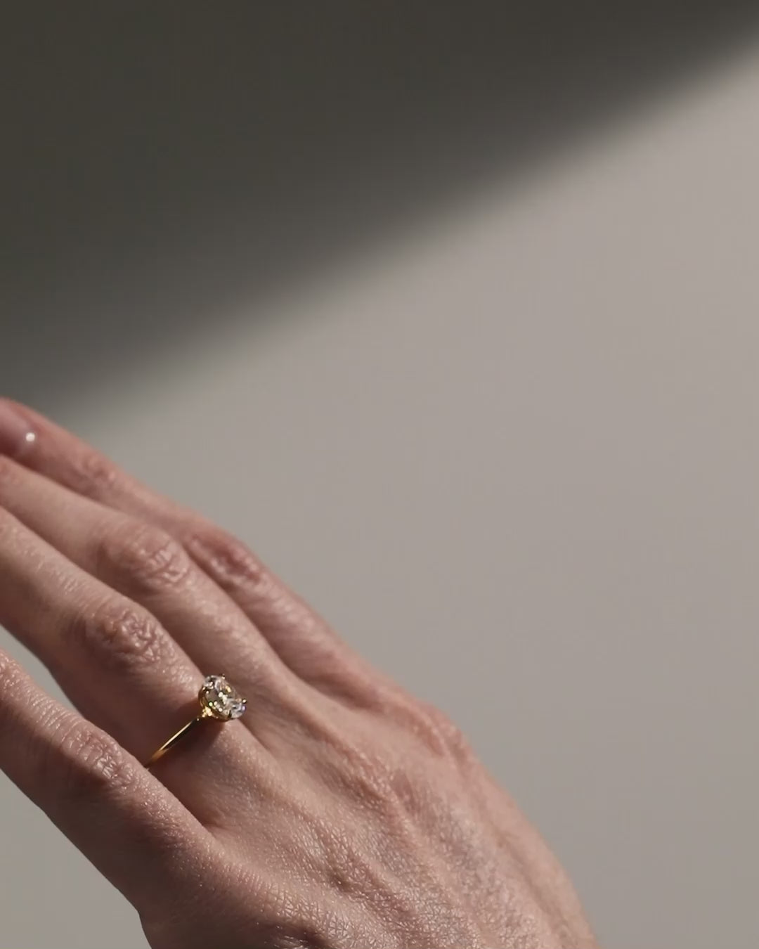 shape_oval solitaire oval engagement ring gold