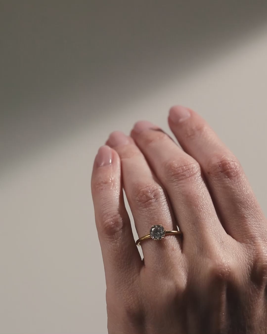 18K Yellow Gold Chispa Round Engagement Ring