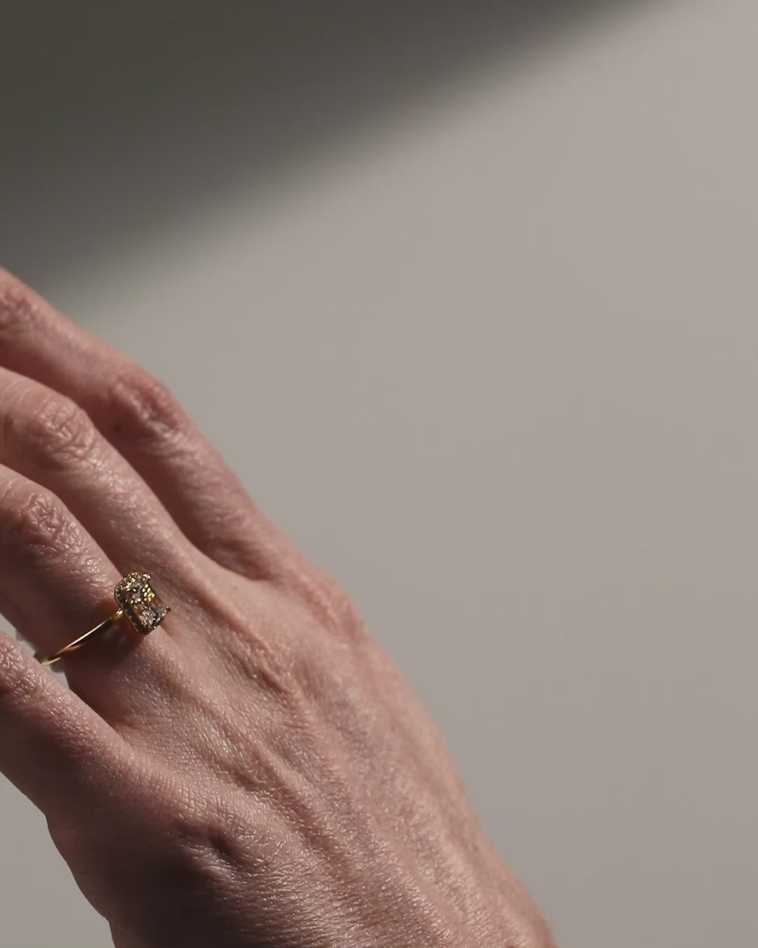 shape_emerald round halo diamond engagement ring